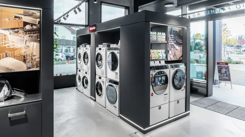Ausstellung von Miele Waschmaschinen und Trocknern im Fachgeschäft