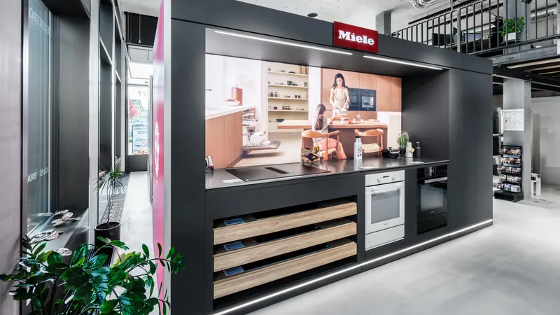 Ausstellung mit Miele Küchengeräten im Fachgeschäft am Mutschellenplatz